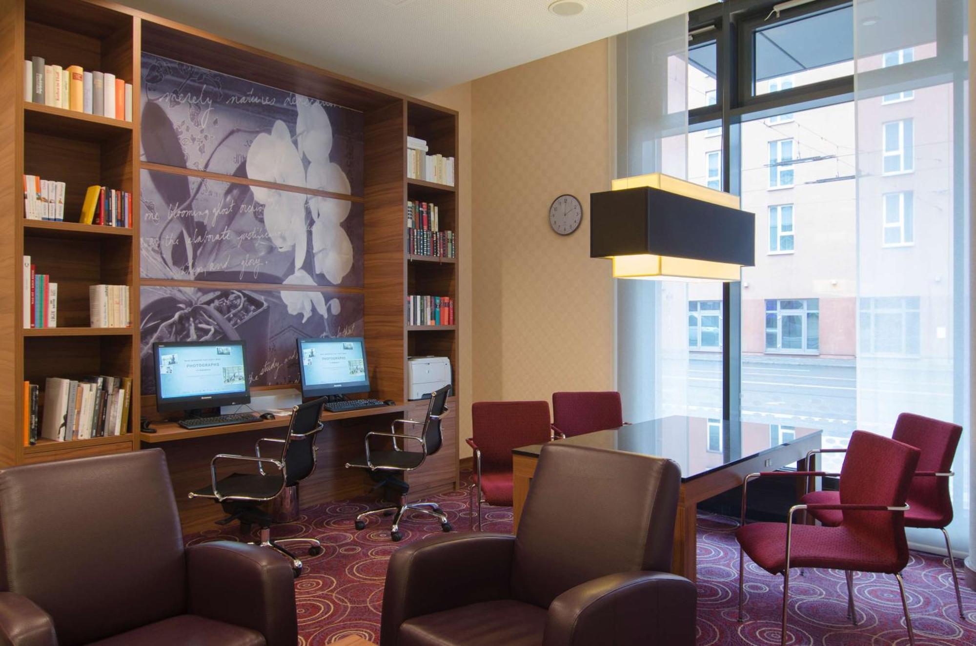 Hampton By Hilton Nuernberg City Center Exterior photo