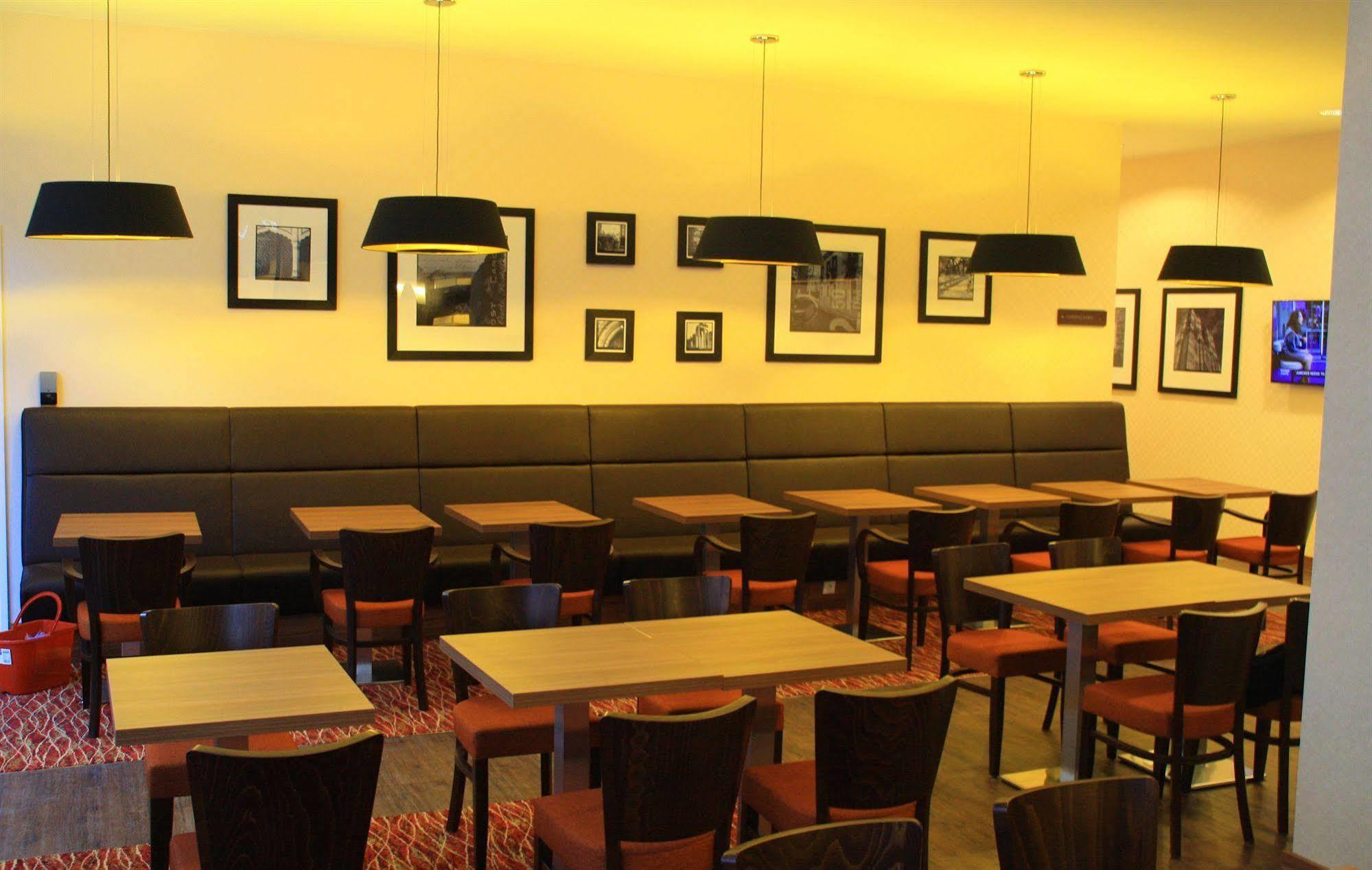 Hampton By Hilton Nuernberg City Center Exterior photo